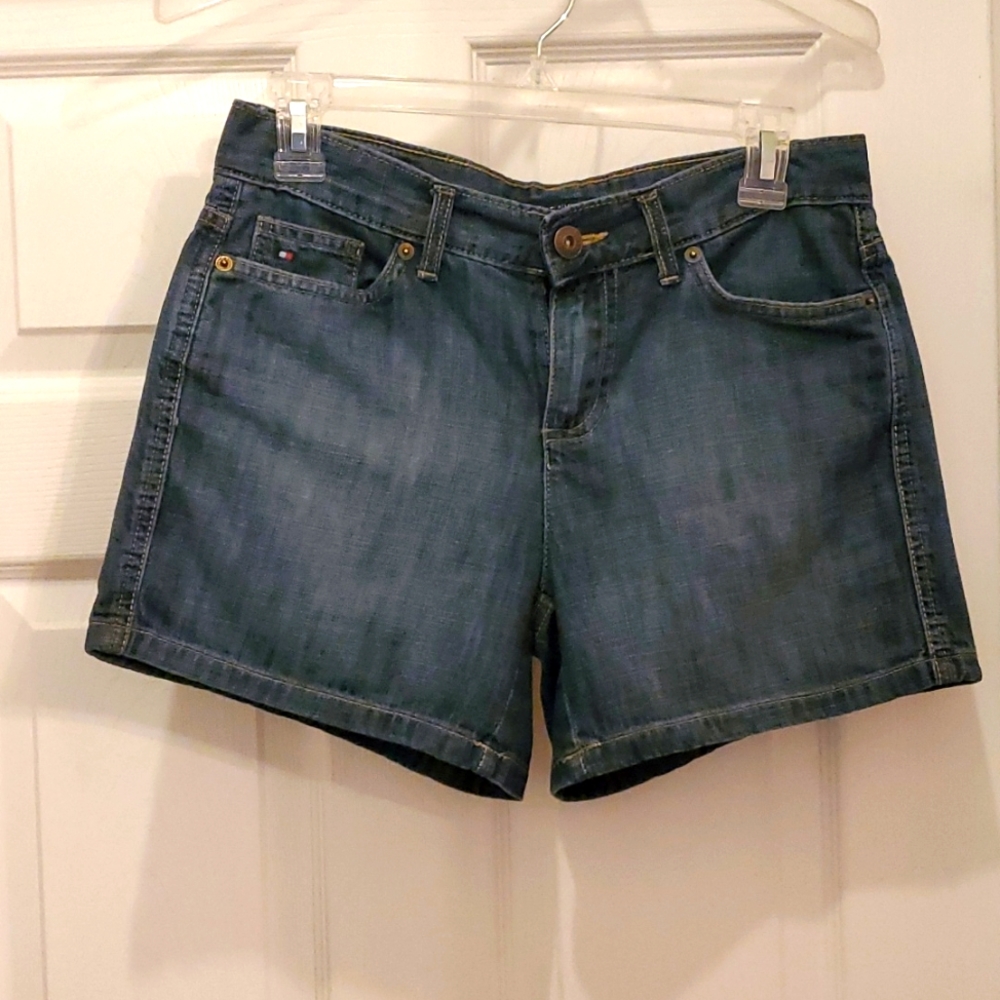 EUC Tommy Hilfiger Women's 2 Dark Wash Denim Jean 5 Pocket Shorts